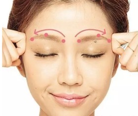如何按摩瘦脸 简单8步,改善面部肤色 缓解抬头纹