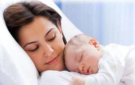 为什么很多新生儿都喜欢妈妈抱着睡觉