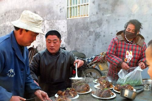 酒店大厨辞职回村当厨师,干一天休三天,收入是上班的好几倍