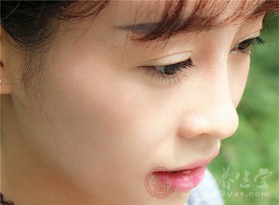 眼睛流泪是什么原因 眼睛流泪的治疗方法