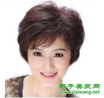 50岁女人发型显年轻短发