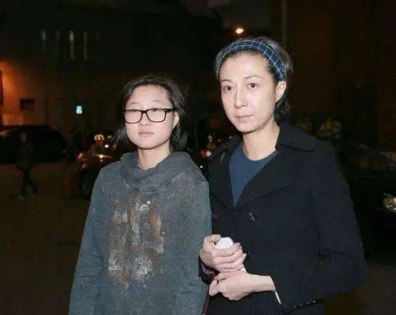 网曝吴绮莉要争夺成龙家产,经纪人回应 求放过,别再瞎写