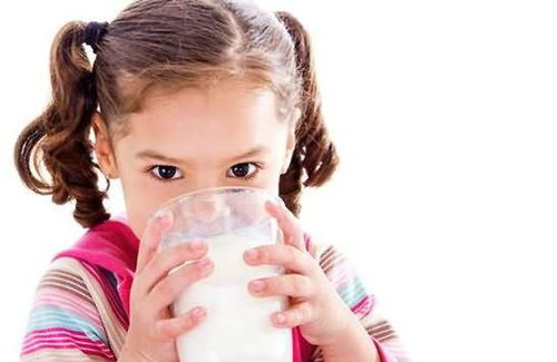 孩子天天喝牛奶就能长高个 家长怎么做,掌握这几点非常重要