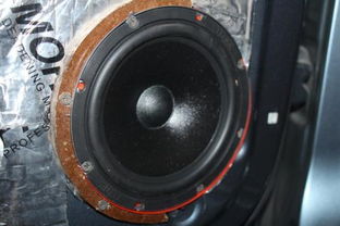 2014五菱宏光s1.5标准型怎么只有前门2个喇叭有声音中门喇叭没声音 