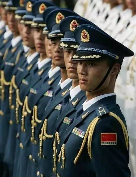 一组照片,让我们看到了真正的中国军人 