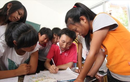 乡村教师含泪恳求,城里的大学生们别再来支教了,原因值得深思