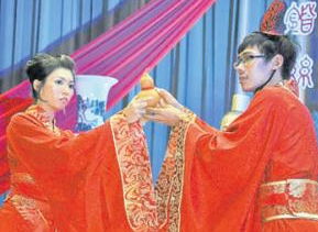 马来西亚华裔教师办汉服婚礼 宣传传统文化 