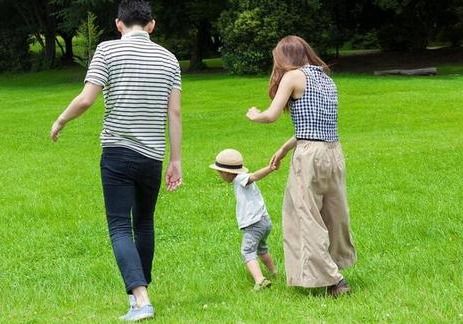 宝妈带孩子 好的引导孩子学习走路的过程 早和晚的区别 宝宝 