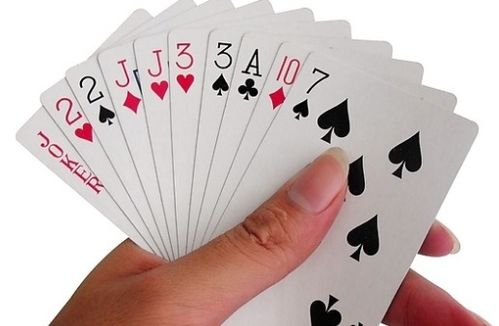 扑克牌里的黑桃 方块 梅花 红心 分别代表着什么意思 