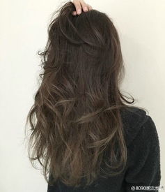 长卷发女生发型背影图片最新 随性的feel你喜欢吗