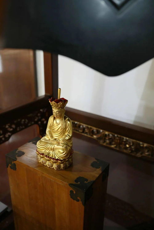 为什么梵钟下会供奉着地藏菩萨圣像