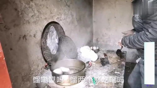 河南 农村贫困家庭,厨房里的锅盖灶台脏的流油,这样做饭你吃的下吗 
