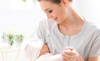 母乳指导，简述如何进行母乳喂养指导