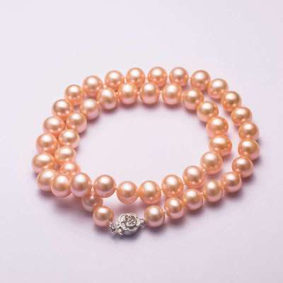 珍珠项链白色好还是粉色好 珍珠颜色搭配要看年龄和肤色