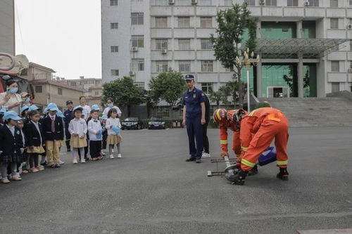 童 心探红门 致敬 火焰蓝 120名小朋友走进周口市消防救援支队参观学习