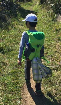带8岁的儿子爬山给孩子背什么包好 