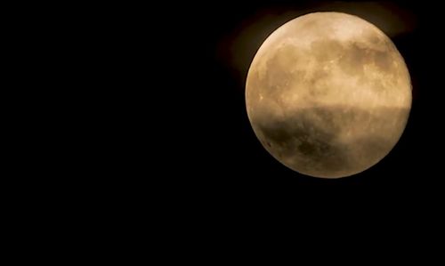 喀纳斯视角 2021首次超级月亮,许愿一定灵