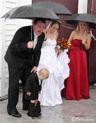 爆笑结婚糗事笑话，结婚典礼上，司仪问两位新人！