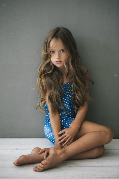 俄罗斯9岁萝莉被评 全球最美小女孩 
