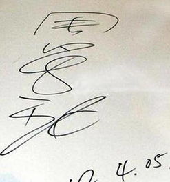 明星签名怎么都看不懂,杨紫的签名居然是个 妈 字 