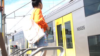 女孩火车站等车4k高清实拍视频素材图片设计 MP4模板下载 34.06MB 休闲娱乐大全 