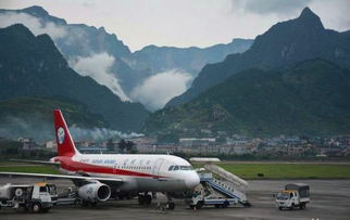 10月7号从南京到张家界凤凰旅游怎么去。最好坐飞机，飞机价格是多少，到了张家界该怎么乘车？