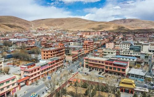 四川一藏寨成夏季旅游胜地,最高气温仅15 ,丁真的故乡就在此地