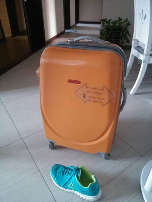 去郑州大上海城玩,但有一个大行李箱, 附近哪里可以寄存行李 