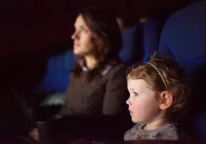 别以为带孩子看电影是好事,其实错得很离谱 