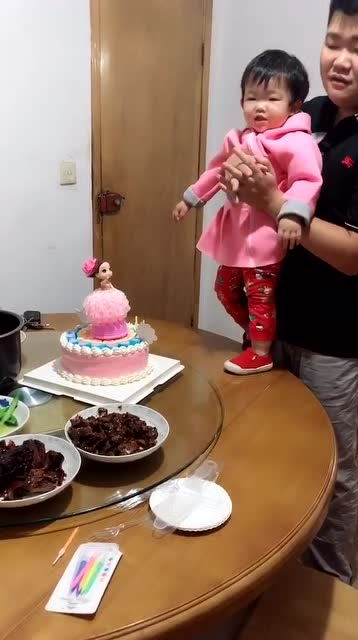 爸比生日,给女儿买蛋糕,祝我家先生生日快乐 