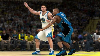 橄榄球球员模仿扣篮动作(NBA2K11怎么做出各种扣篮动作 )