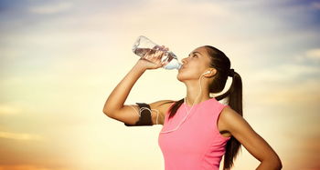 健身小问答 运动后要多喝水吗 