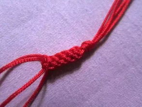 求三个转运珠手链怎样用红绳编 