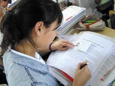 毛坦厂中学不行了 今年的 清北生 仅1人,考上985的还不到80人
