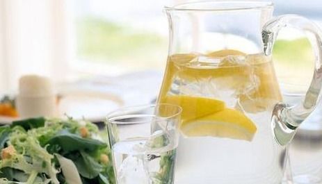 长期喝柠檬水有什么好处和坏处 