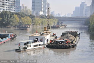 京杭运河杭州段进入枯水期 一运砂船侧沉致航道拥堵