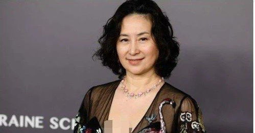 何超琼干女儿晒其近照,她为赌王家族事业牺牲太多,晚年注定幸福