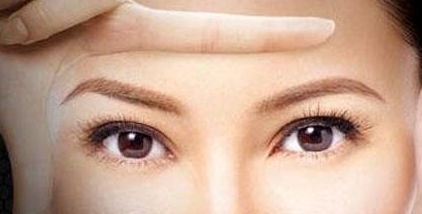 中年的女人眼角下垂，只能手术吗有什么方法可以改善眼角下垂吗(人到中年眼角下垂怎么办)