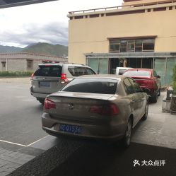 秦皇岛香格里拉酒店外海边停车场怎么收费 (拉萨香格里拉大酒店停车场免费吗)