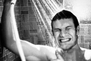 男生长期洗冷水澡有益吗 
