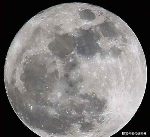自拍月球壁纸怎么弄好看，怎么拍月亮没有光晕(月球拍照素材)