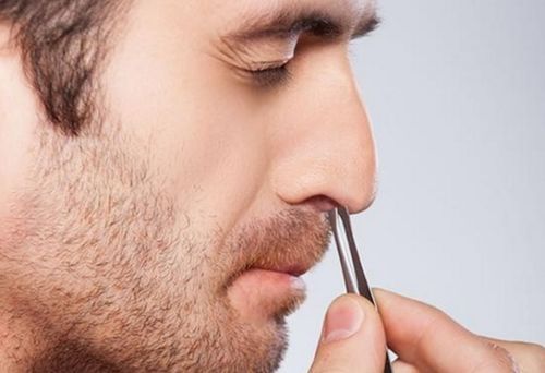 男性的鼻毛为何会 窜 出来 鼻毛旺盛代表了什么 涨知识了