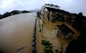 强降雨再次袭击浙江 城市街道成 河道 