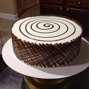如何做蛋糕巧克力围边 