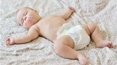 不同月龄的宝宝对纸尿裤的挑选规则要不同,你知道吗 