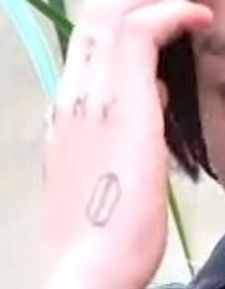 粉丝傻瓜 田柾国,原来大拇指上的纹身是0613