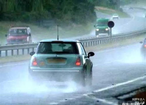 高速突遇大暴雨怎么办 老司机教你应对技巧 雨再大也不怕 