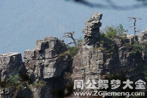 梦见高山上有石头是什么意思 梦到高山上有石头好不好 大鱼解梦网 