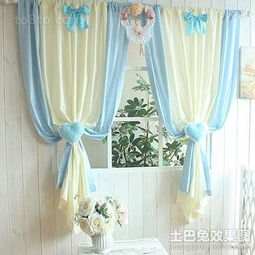 温馨卧室蓝色窗帘图片 
