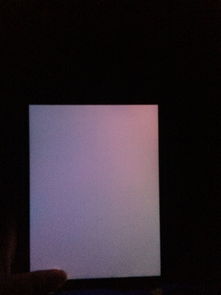 iPadmini4看图片变颜色,当亮度调到最大时黑色的图片会变成红色如下图,是不是有问题啊,还有边 